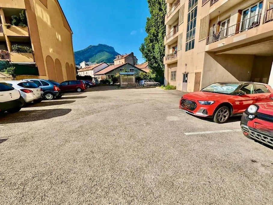 Excellent T2 - Moderne & Tout Equipe Avec Parking Grenoble Apartment